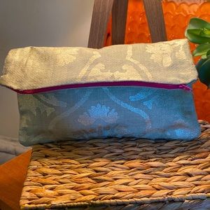 FOLD-OVER SUMMER CLUTCH